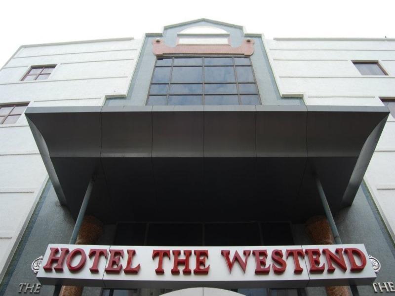Hotel The Westend Ахмедабад Экстерьер фото