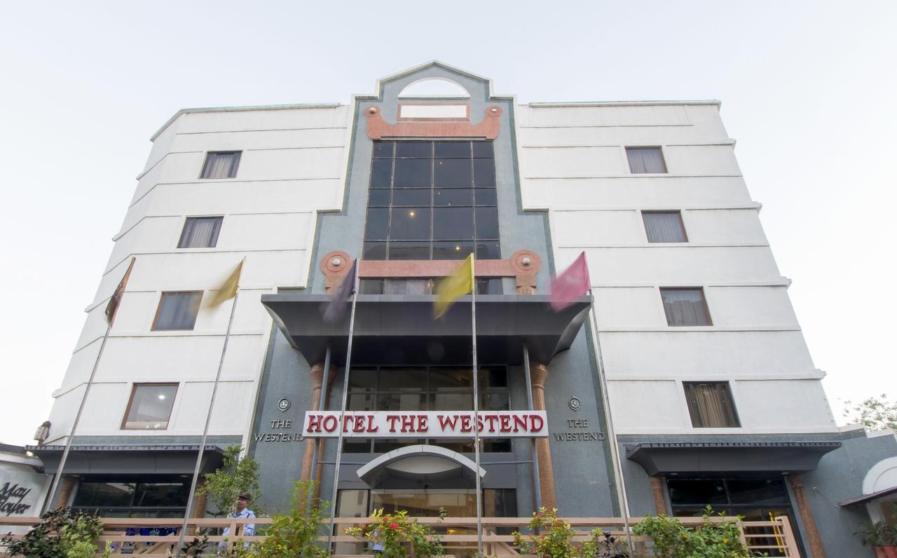 Hotel The Westend Ахмедабад Экстерьер фото