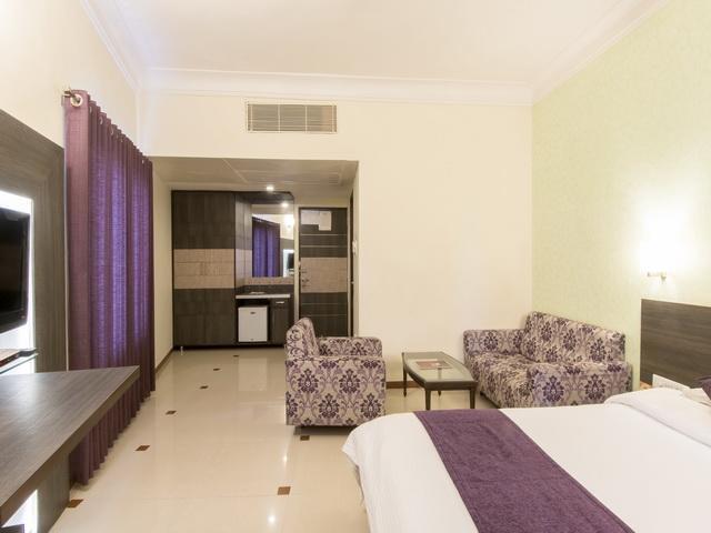 Hotel The Westend Ахмедабад Экстерьер фото